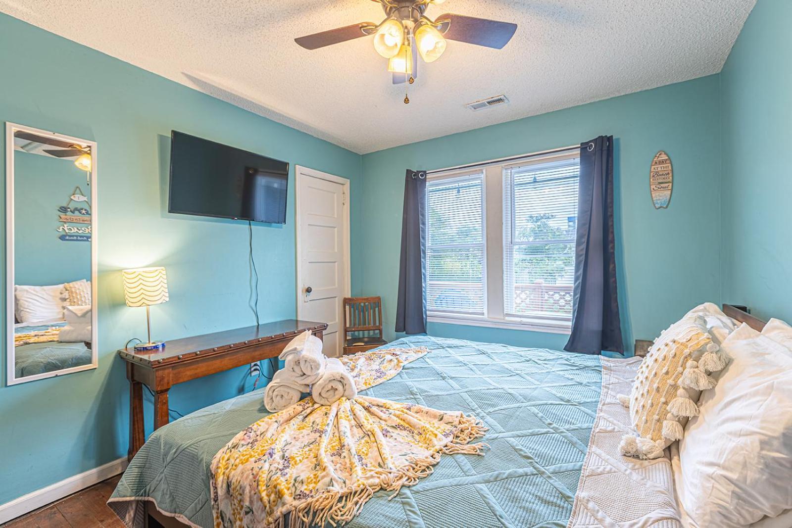 Gorgeous Centrally Located Ocean View 2 King, Huge Private Yard & Deck, Firepit, Bbq, & Game Tables Миртл-Бич Экстерьер фото
