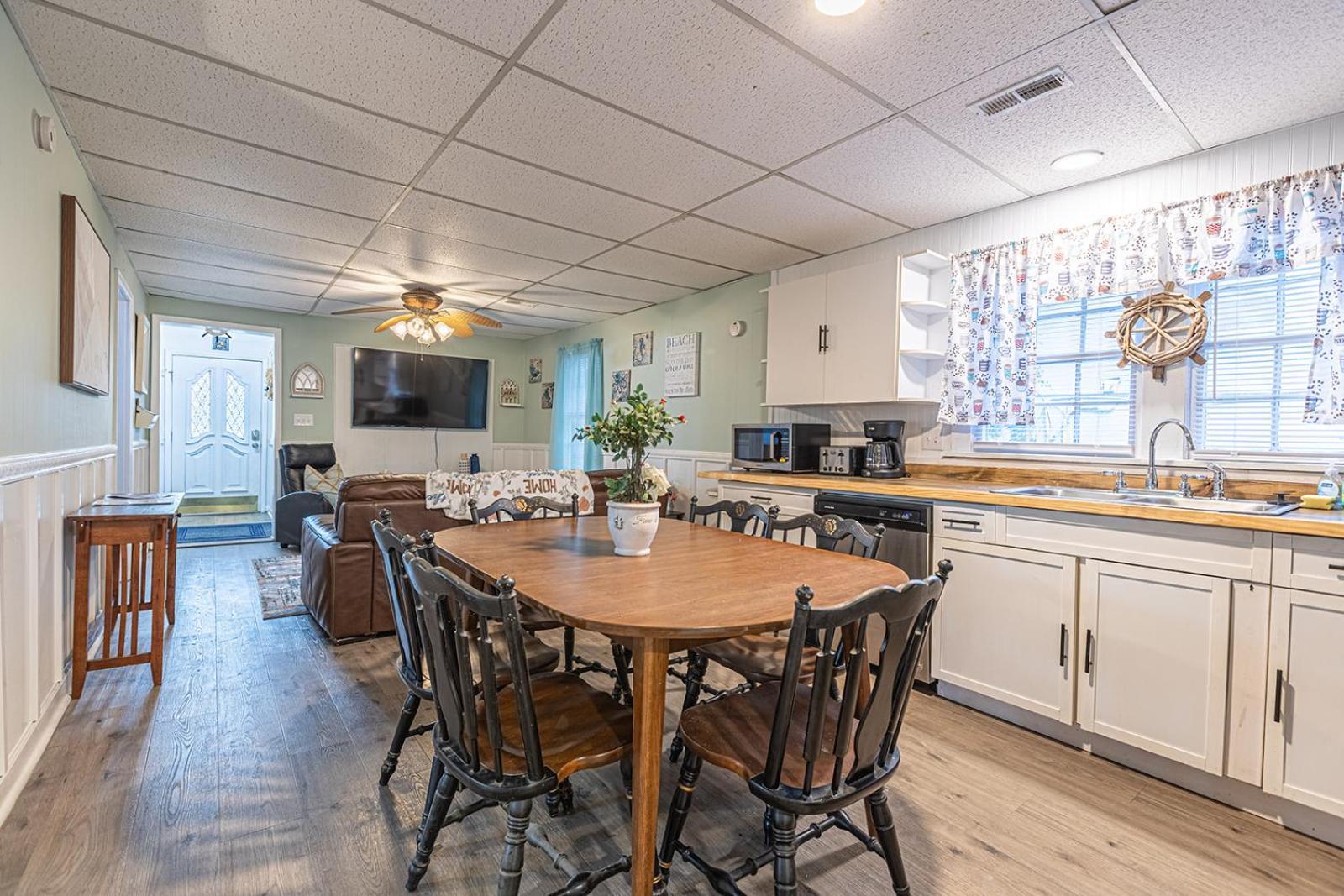 Gorgeous Centrally Located Ocean View 2 King, Huge Private Yard & Deck, Firepit, Bbq, & Game Tables Миртл-Бич Экстерьер фото