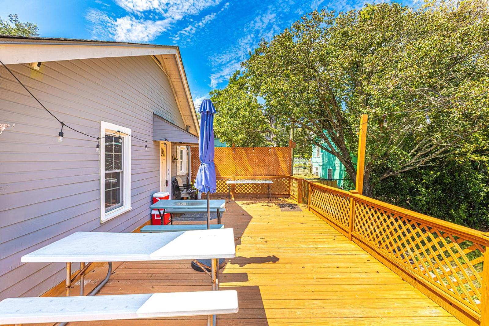 Gorgeous Centrally Located Ocean View 2 King, Huge Private Yard & Deck, Firepit, Bbq, & Game Tables Миртл-Бич Экстерьер фото