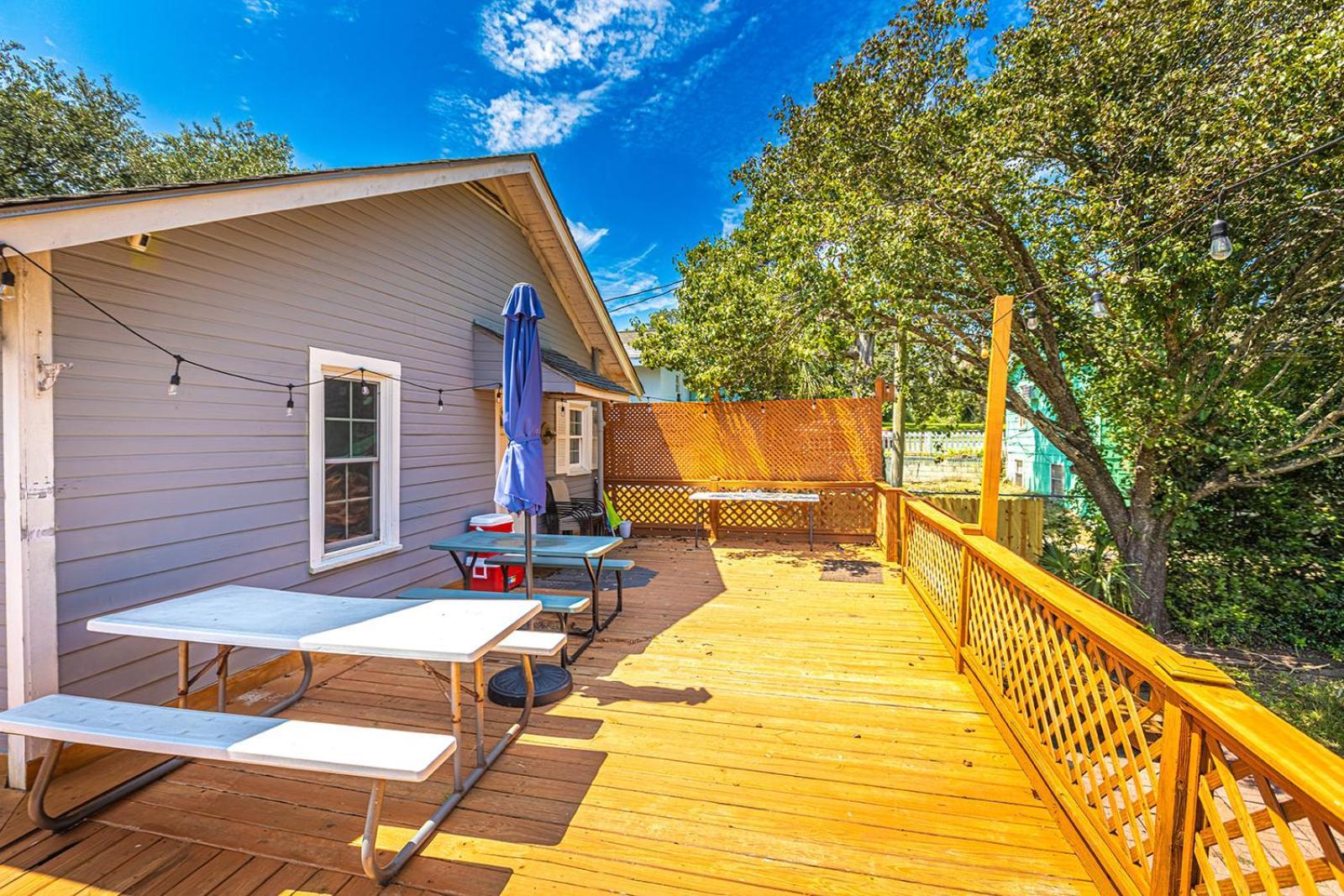 Gorgeous Centrally Located Ocean View 2 King, Huge Private Yard & Deck, Firepit, Bbq, & Game Tables Миртл-Бич Экстерьер фото